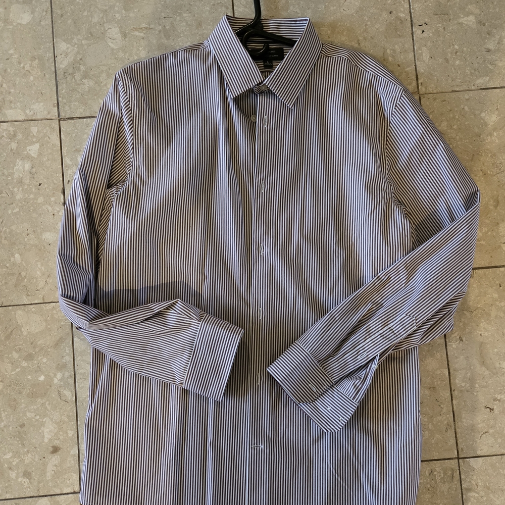 Banana Republic Wrinkle Resistant Men's  Maroon and White Shirt - Large Slim